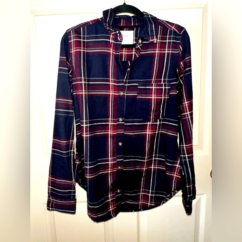 Abercrombie & Fitch Soft A&F Blue and Red Plaid Casual Button Down Shirt XS